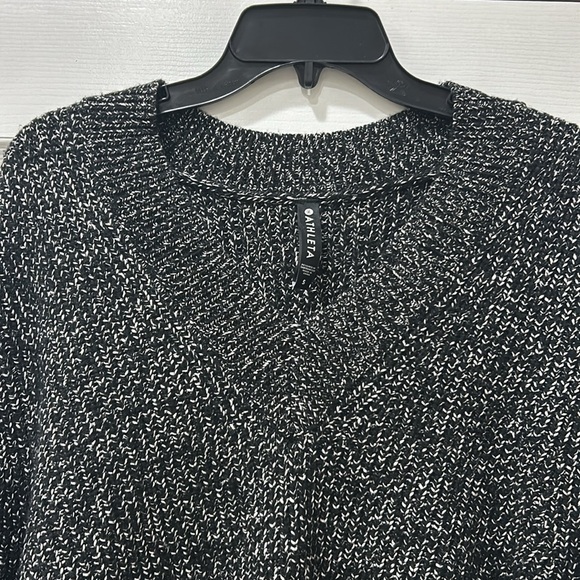NWT Athleta Shasta V-Neck Sweater size small - Picture 2 of 5